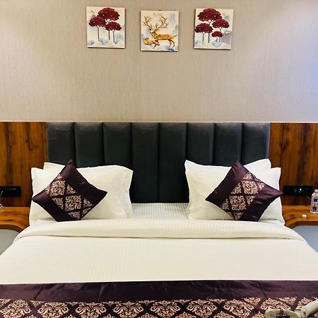 Hotel Royal Empire Gandhinagar Exteriör bild