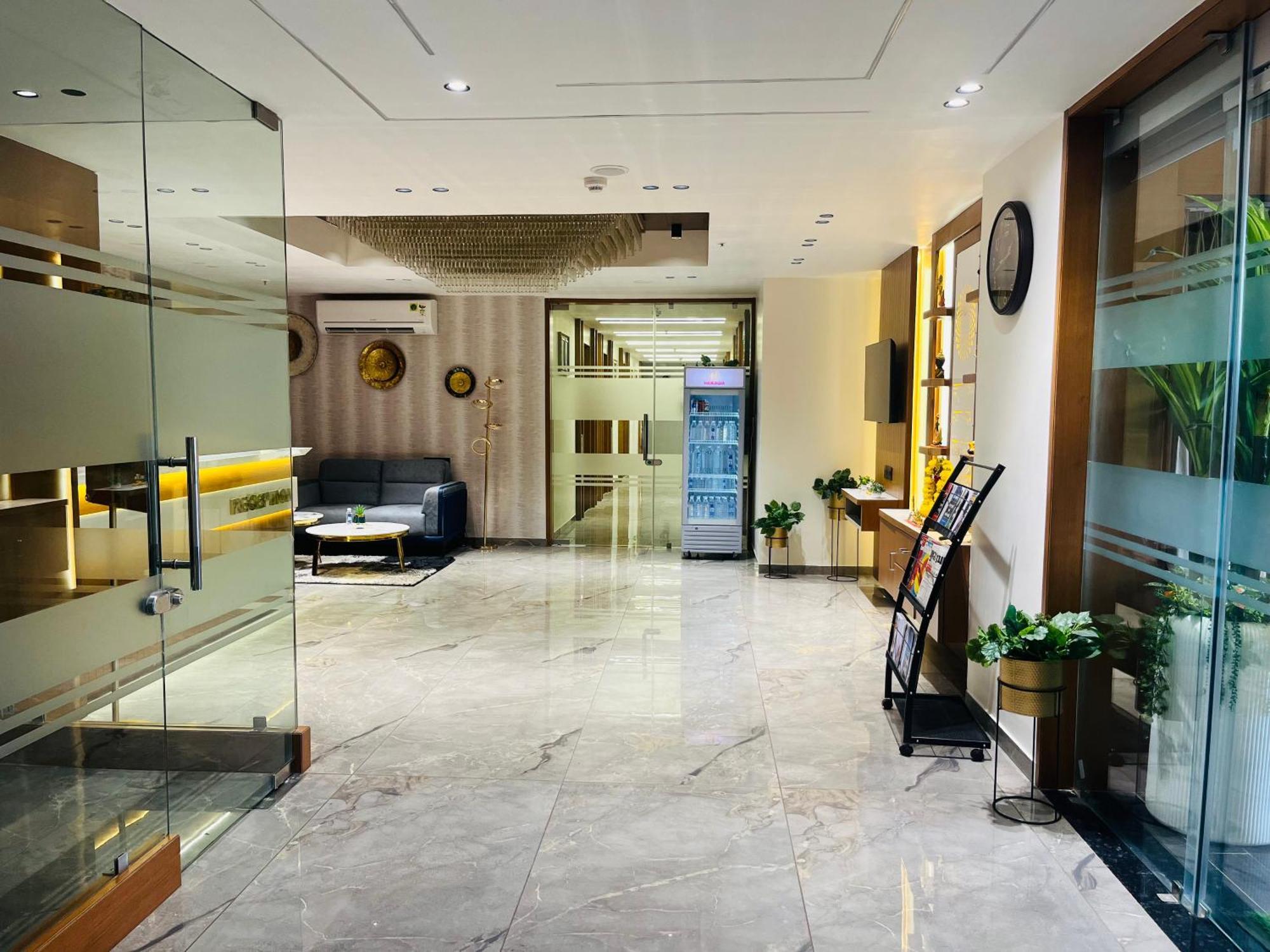 Hotel Royal Empire Gandhinagar Exteriör bild