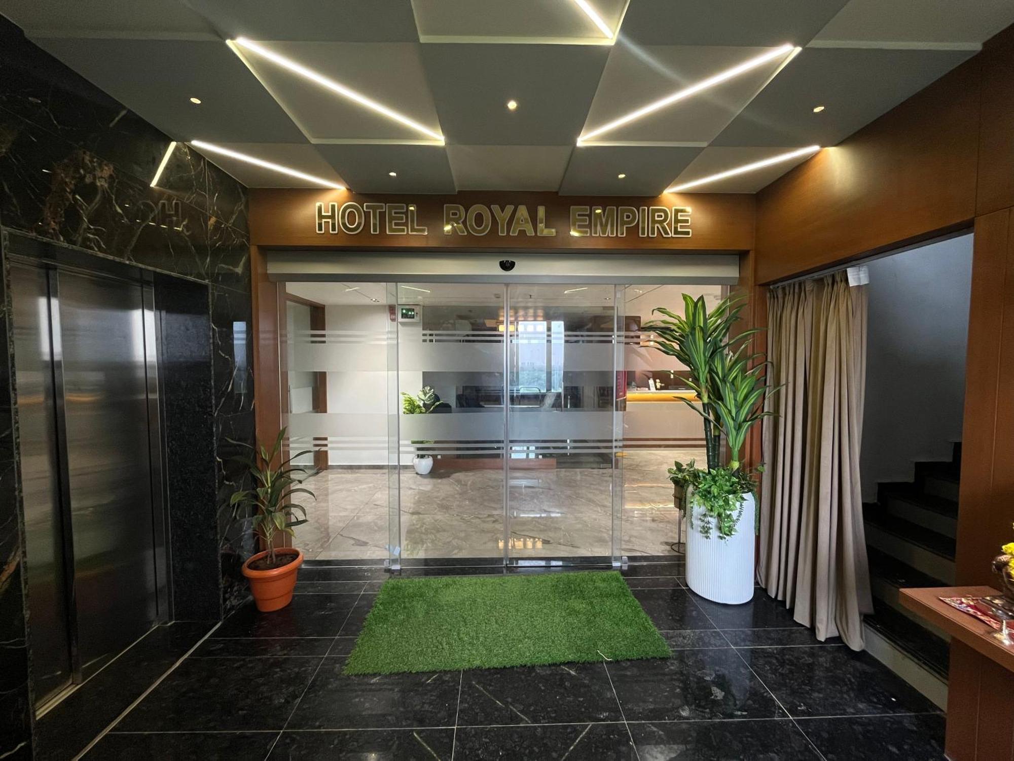 Hotel Royal Empire Gandhinagar Exteriör bild